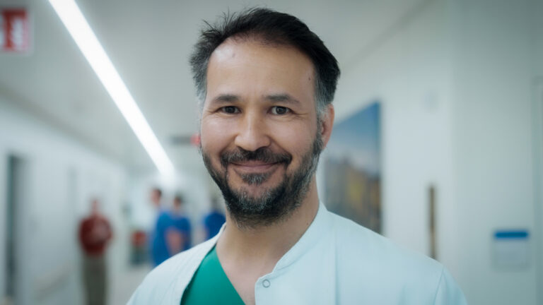 Dr. Philipp Bichay Standortleitung, Stv. Chefarzt – Karriere bei den Vorarlberger Landeskrankenhäusern