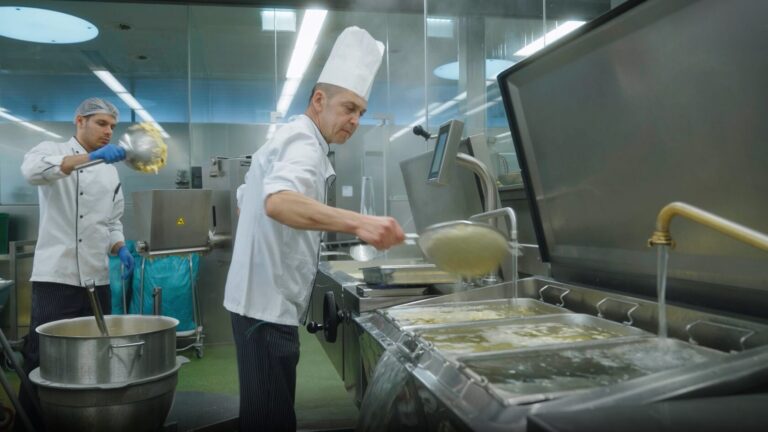 Küche – Karriere bei den Vorarlberger Landeskrankenhäusern Küche – Karriere bei den Vorarlberger Landeskrankenhäusern
