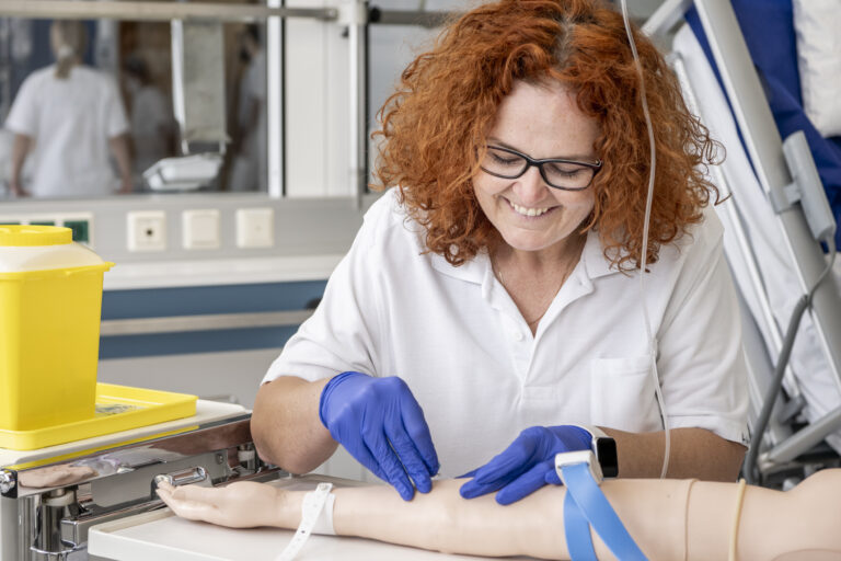 Pflegeausbildung – Karriere bei den Vorarlberger Landeskrankenhäusern Pflegeausbildung – Karriere bei den Vorarlberger Landeskrankenhäusern