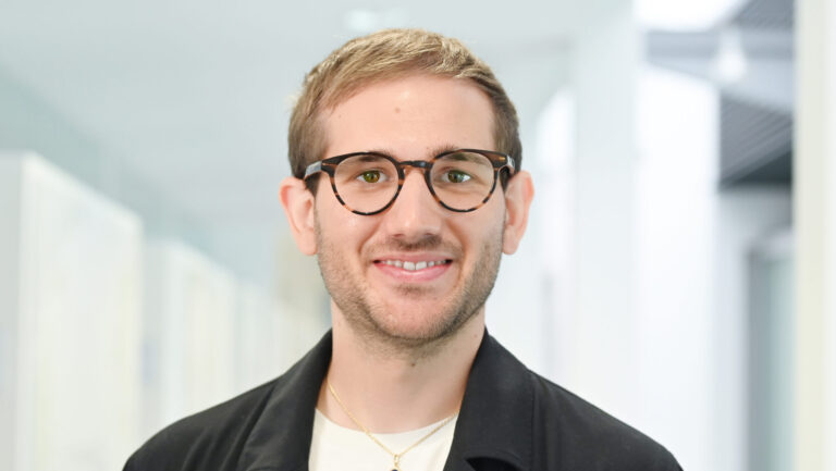 Janis Neururer, BEd MA, Personalmanagement Ausbildungsstipendien – Karriere bei den Vorarlberger Landeskrankenhäusern Janis Neururer, BEd MA, Personalmanagement Ausbildungsstipendien – Karriere bei den Vorarlberger Landeskrankenhäusern