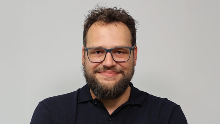 Lukas Mersich, Leitung Zentrale IT – Karriere bei den Vorarlberger Landeskrankenhäusern